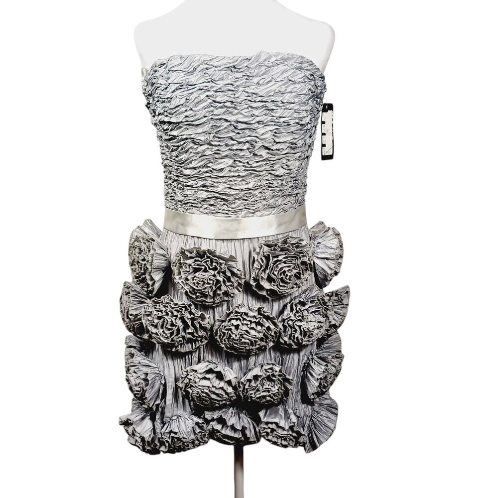 Runway Fashion Couture, NWT, Elegant Silver Mini Dress, Size 8, 3D Floweret's - Picture 6 of 16